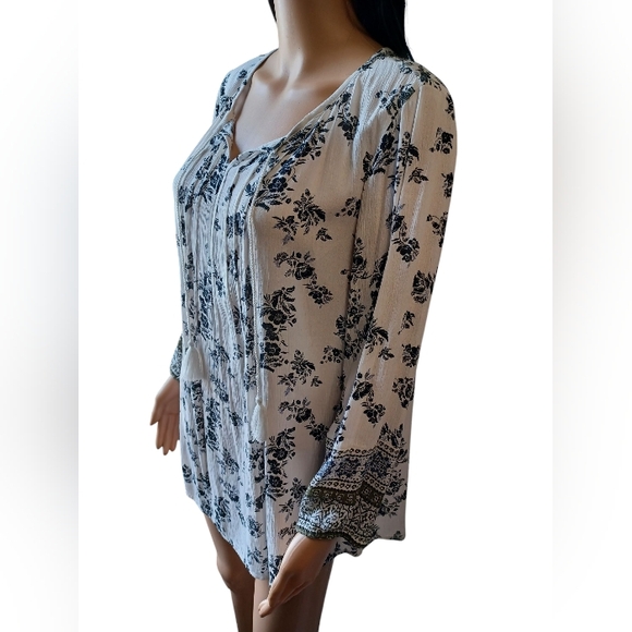 NWT Sonoma White With Navy Blue Flowers Women's Blouse - Picture 2 of 13